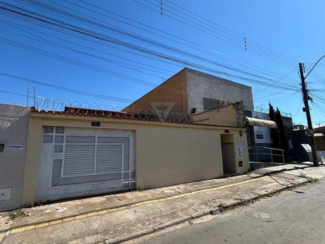 Casa à venda, 3 quartos sendo 1 suíte+ 2 vagas de garagem,Setor Garavelo, 217m²,Aparecida de Goiâni
