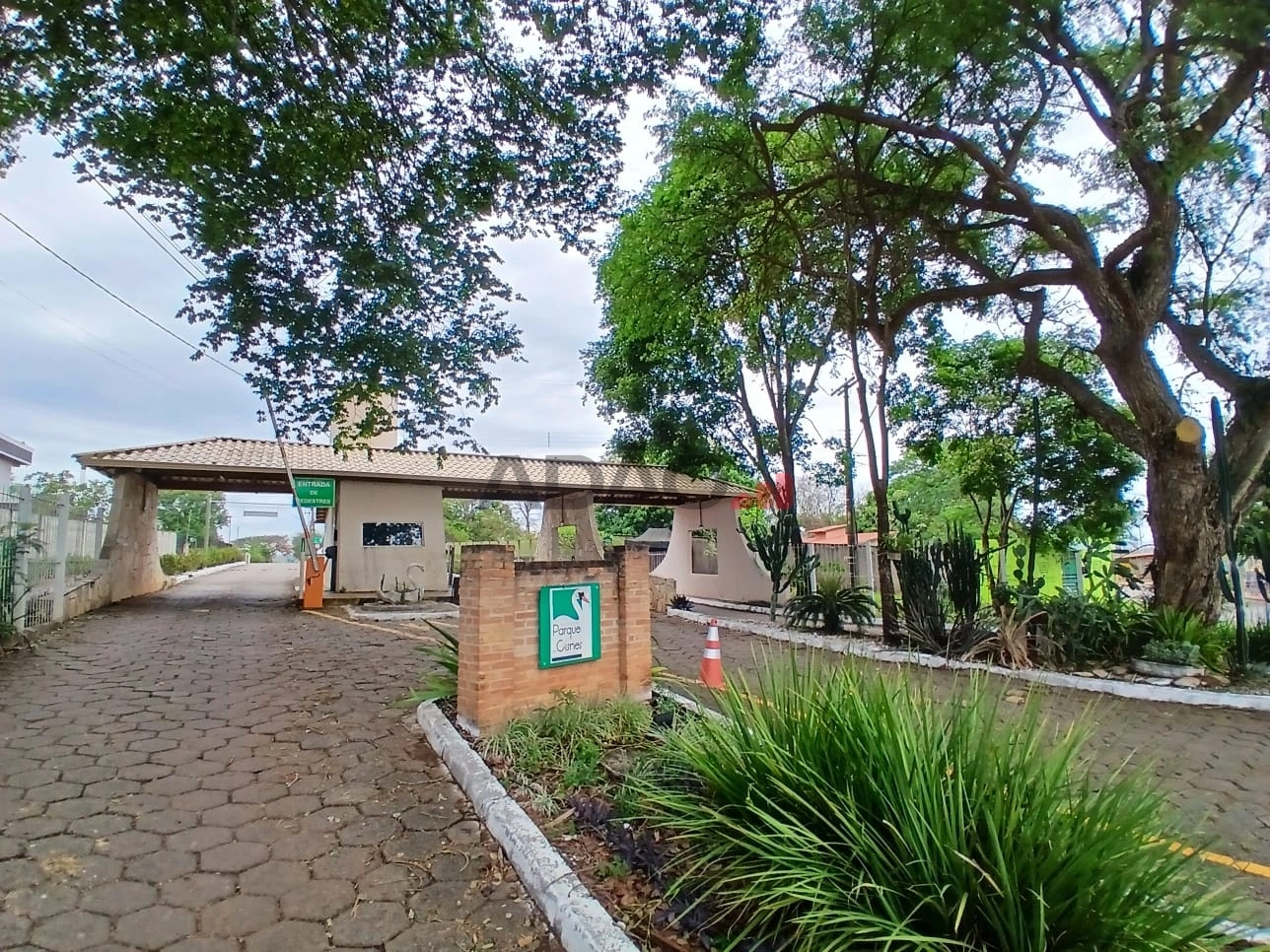 Lote com 700m² no Condomínio Parque dos Cisnes GO-080 saída para Nerópolis. Área / Terreno à Venda, 0.01 por R$ 367500.00 no setor Condomínio Parque dos Cisnes VN43190