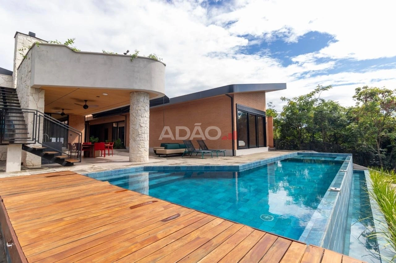 Casa a venda porteira fechada condomínio fechado Senador Canedo Casa em Condomínio com 4 Quarto(s) e 3 banheiro(s) à Venda, 365.00 por R$ 3450000.00 no setor Condomínio Ecológico Mansões Morumbi AD33258