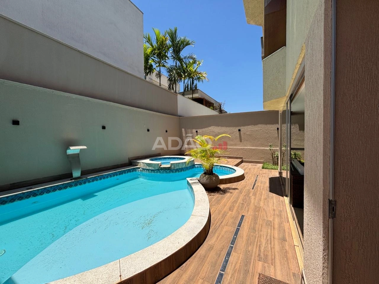 Casa Sobrado Condomínio do Lago Casa em Condomínio com 4 Quarto(s) e 2 banheiro(s) à Venda, 303.72 por R$ 2900000.00 no setor Condomínio do Lago 1ª Etapa AD33808