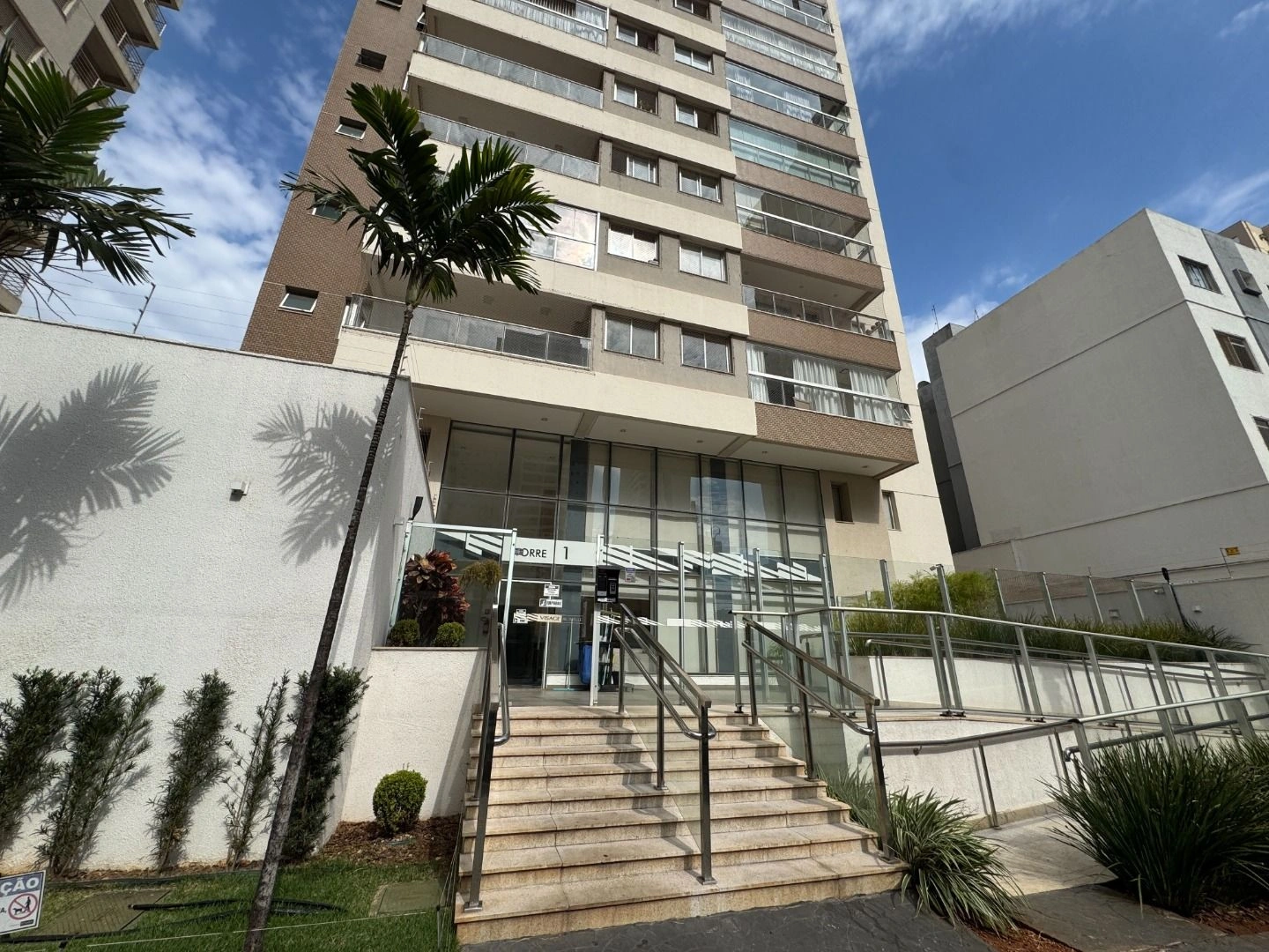 Apartamento com 3 dormitórios para alugar, 77 m² por R$ 3.830,00/mês - Jardim Goiás - Goiânia/GO