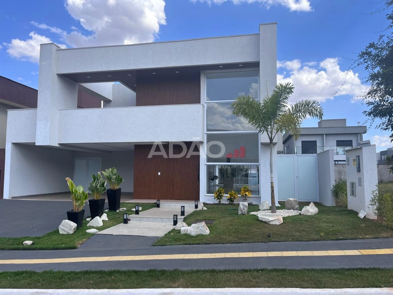 CASA TÉRREA 3 SUITES + OFFICE Casa em Condomínio com 3 Quarto(s) e 5 banheiro(s) à Venda, 214.00 por R$ 2350000.00 no setor Residencial Goiânia Golfe Clube MS41915