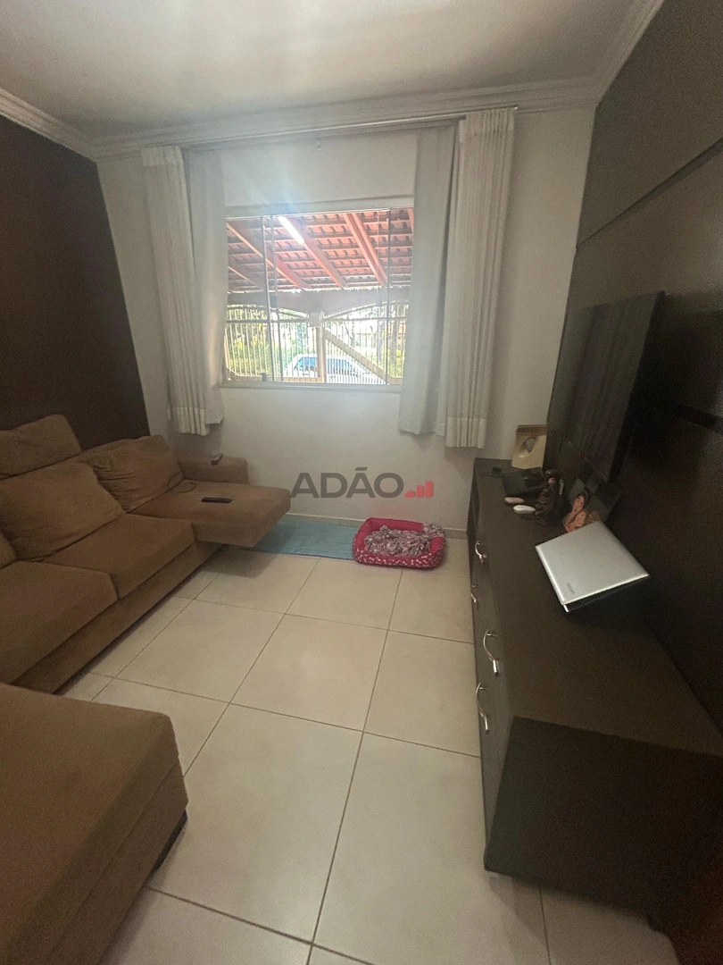 Casa 4 quartos setor Vila Novo Horizonte Casa de Rua com 4 Quarto(s) e 2 banheiro(s) à Venda, 220.00 por R$ 580000.00 no setor Setor Novo Horizonte VN26928