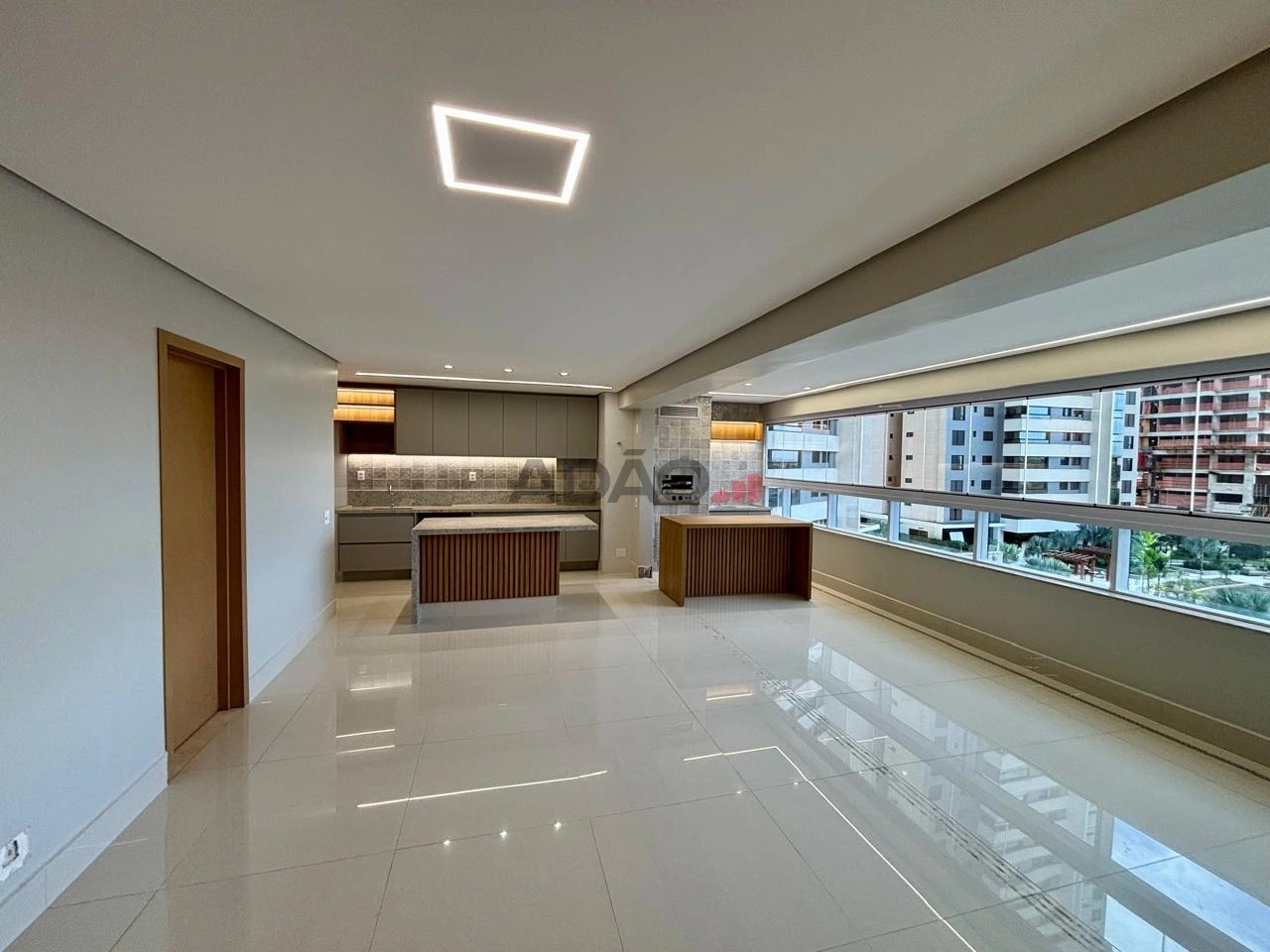 Apartamento à venda 3 suites e 2 vagas de garagem Apartamento com 3 Quarto(s) e 4 banheiro(s) à Venda, 139.00 por R$ 1350000.00 no setor Park Lozandes VN31796