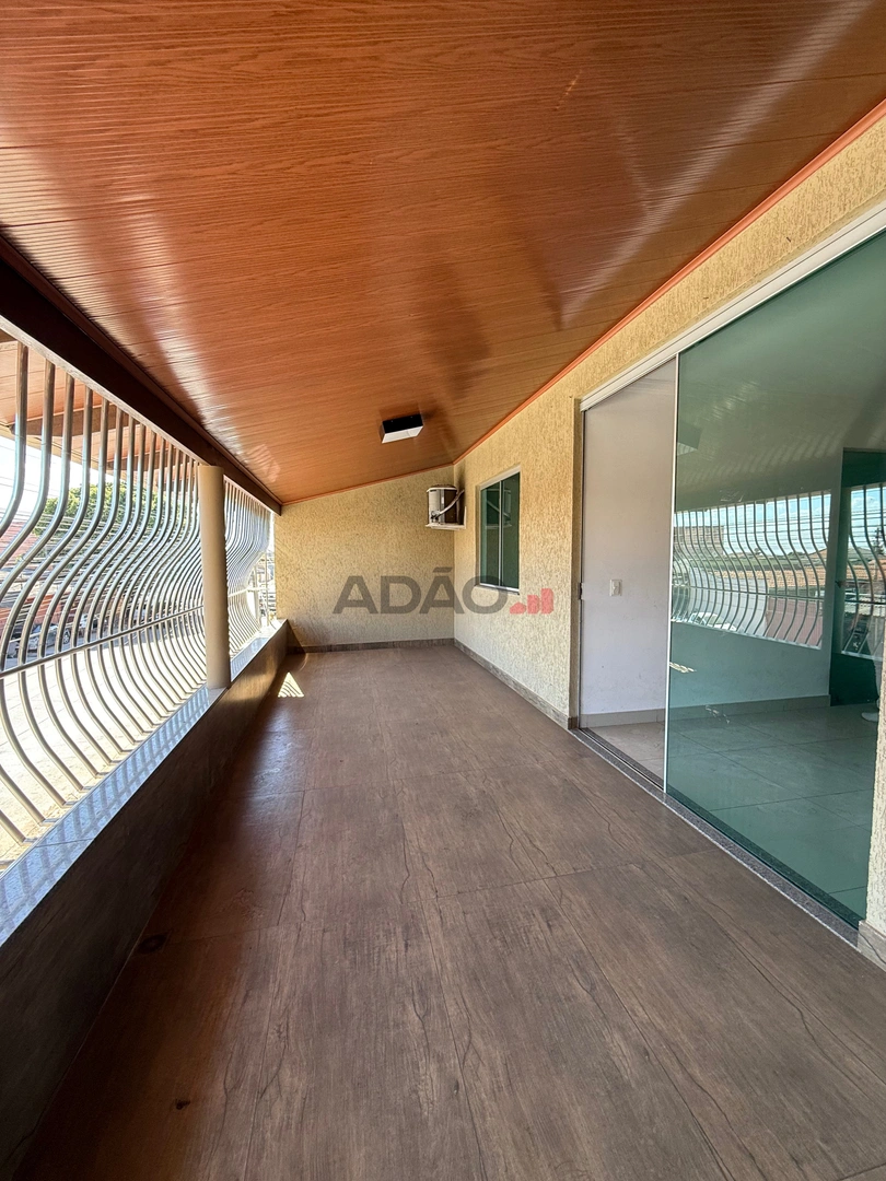 Sobrado com Sala comercial e casa no fundo no setor Abapurum próximo Vila Pedroso Sobrado com 4 Quarto(s) e 4 banheiro(s) à Venda, 390.00 por R$ 750000.00 no setor Jardim Abaporu AD40633