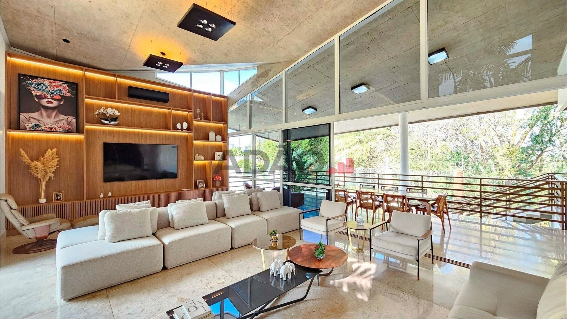 Sobrado no Alphaville Araguaia Casa em Condomínio com 3 Quarto(s) e 5 banheiro(s) à Venda, 629.00 por R$ 9000000.00 no setor Alphaville Flamboyant Residencial Araguaia AP41762