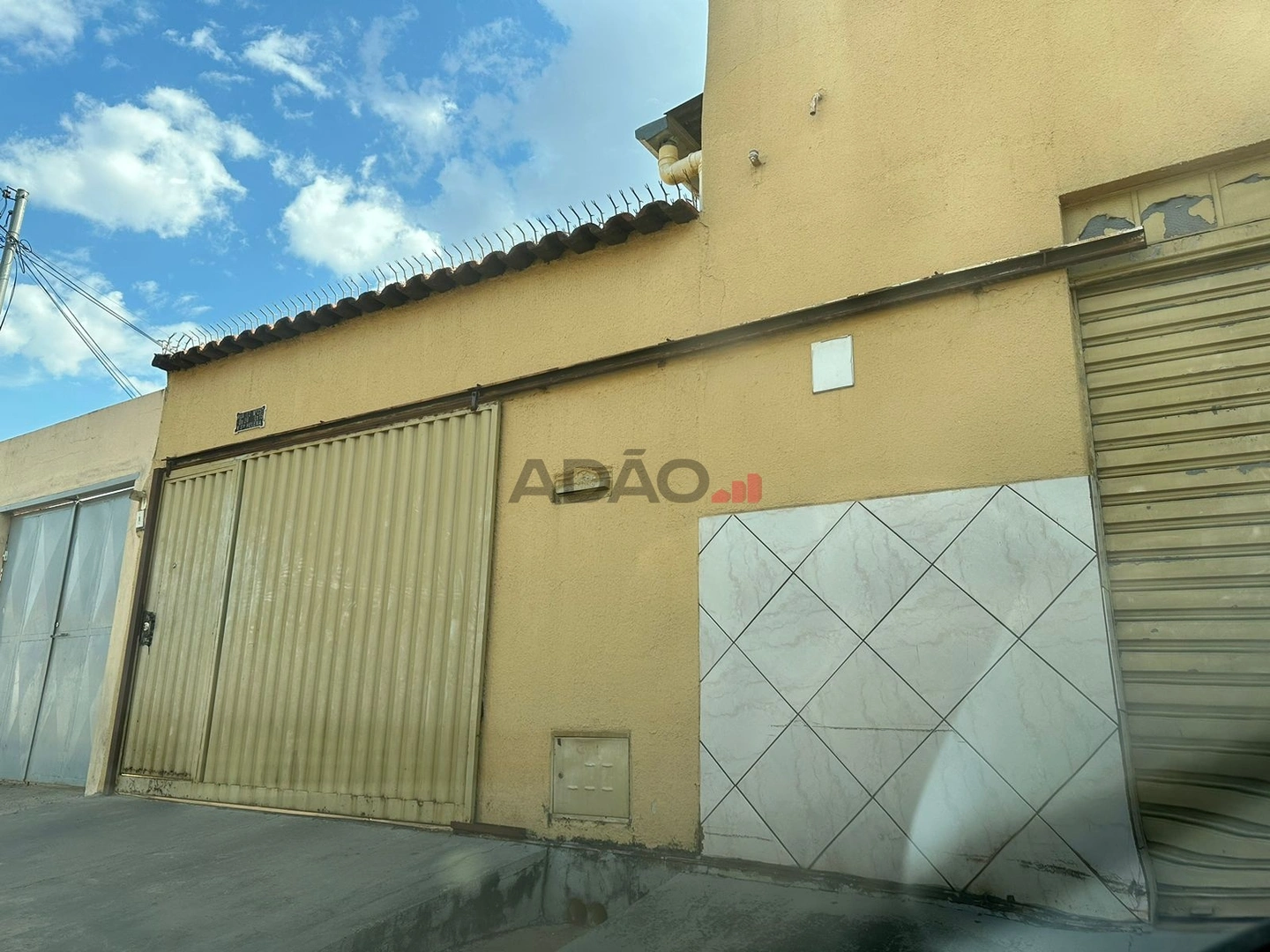 Casa a venda no Setor Santa Helena 3 quartos sendo 1 suíte e área comercial na frente Casa de Rua com 3 Quarto(s) e 2 banheiro(s) à Venda, 360.00 por R$ 420000.00 no setor Vila Santa Helena AD15430