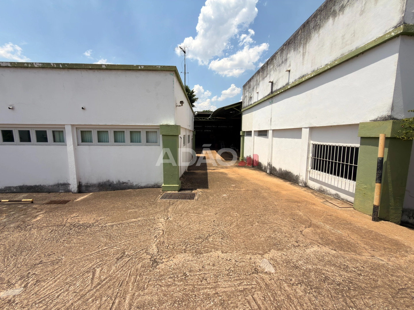 Galpão Comercial à Venda no Setor Castelo Branco – Goiânia/GO Galpão / Depósito à Venda, 2396.02 por R$ 6000000.00 no setor Setor Castelo Branco AX43397