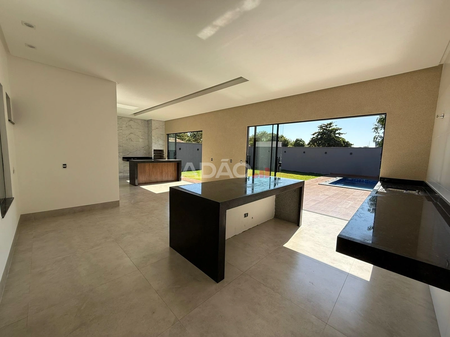 Casa na Garavelo Park - Aparecida de Goiânia/GO Casa de Rua com 3 Quarto(s) e 5 banheiro(s) à Venda, 200.00 por R$ 850000.00 no setor Garavelo Residencial Park AD31685