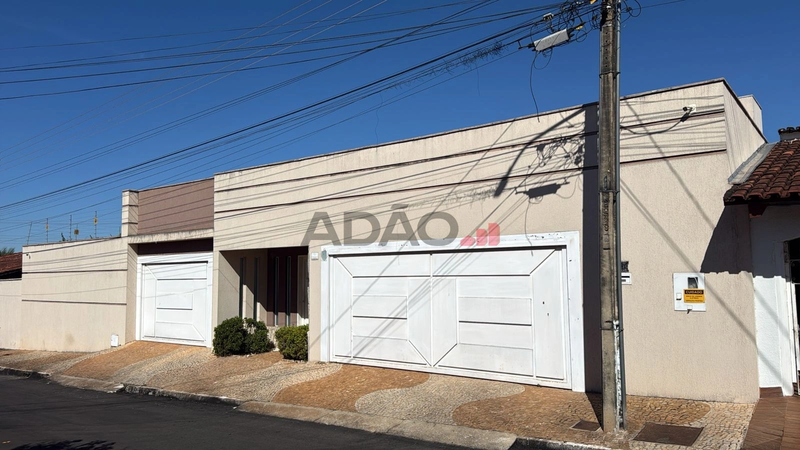 Casa no Goiânia 2 com Piscina e lago de carpas Casa de Rua com 5 Quarto(s) e 7 banheiro(s) à Venda, 440.00 por R$ 2500000.00 no setor Goiânia 2 MS40481