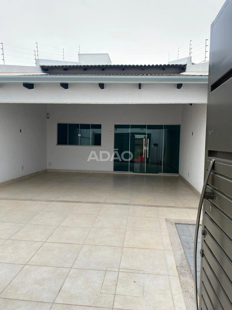 Casa de 3 quartos no Center Ville Casa de Rua com 3 Quarto(s) e 2 banheiro(s) à Venda, 141.00 por R$ 520000.00 no setor Residencial Center Ville AD37818