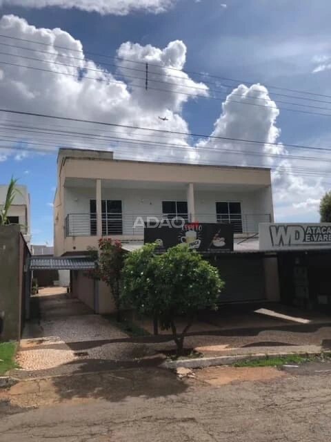 Sobrado com ponto comercial Sobrado com 3 Quarto(s) e 4 banheiro(s) à Venda, 180.00 por R$ 1200000.00 no setor Residencial Alice Barbosa AT35489