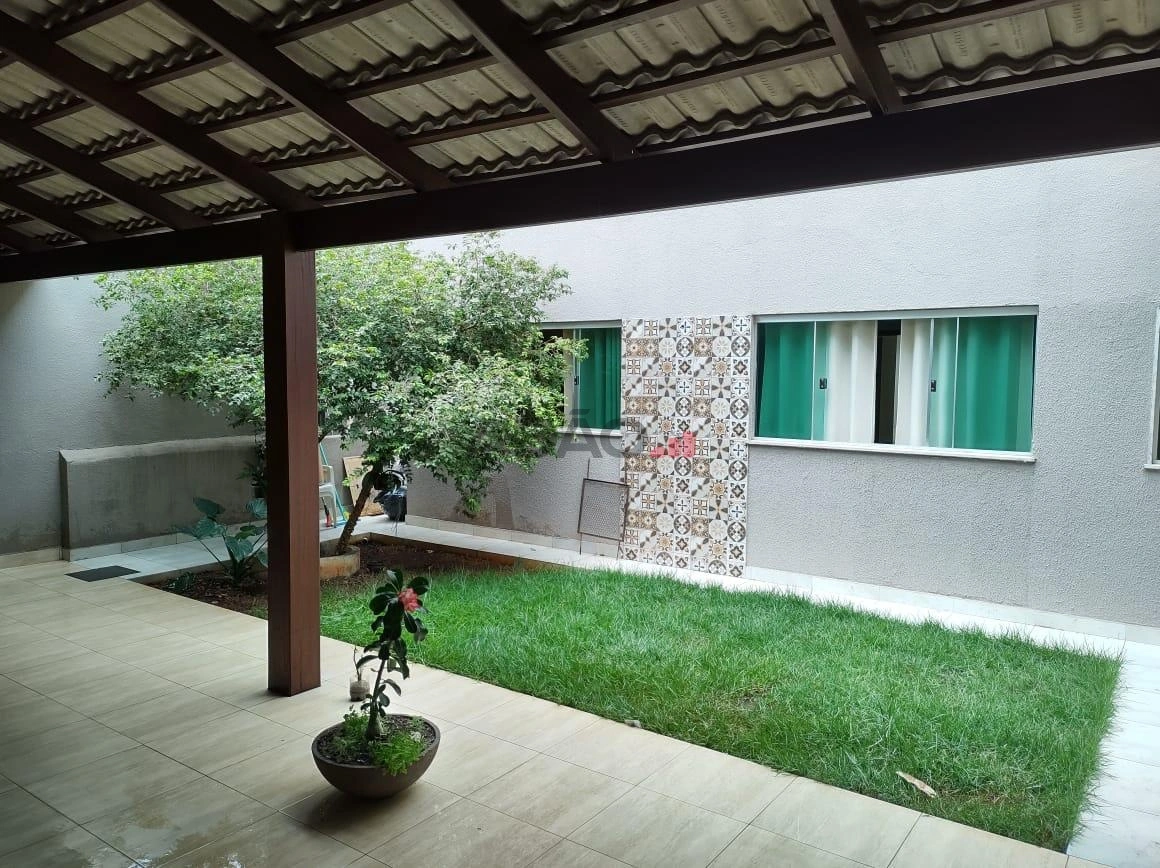 Sobrado Casa de Rua com 5 Quarto(s) e 1 banheiro(s) à Venda, 235.00 por R$ 680000.00 no setor Conjunto Vera Cruz AD27179