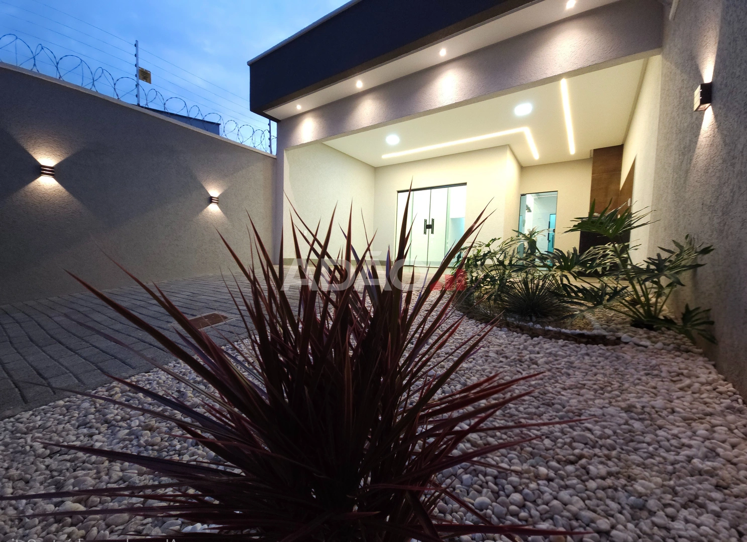 Jardim Colorado Casa de Rua com 3 Quarto(s) e 3 banheiro(s) à Venda, 127.00 por R$ 600000.00 no setor Jardim Colorado AU39929