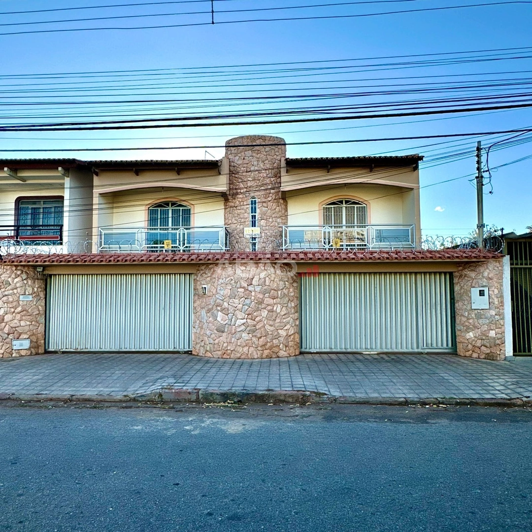 Lindo Sobrado Marechal Rondon Casa de Rua com 4 Quarto(s) e 3 banheiro(s) à Venda, 422.00 por R$ 1350000.00 no setor Setor Marechal Rondon AX27703