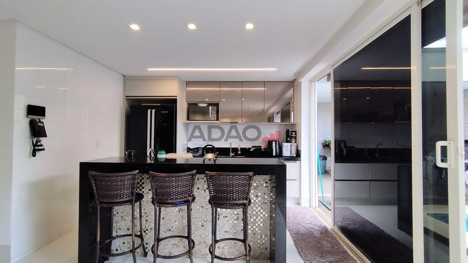 Casa de condomínio, alto padrão no Setor Santa Genoveva Casa em Condomínio com 4 Quarto(s) e 6 banheiro(s) à Venda, 220.00 por R$ 1500000.04 no setor Santa Genoveva AX35193