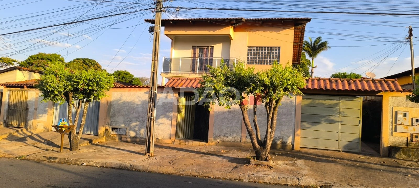 SOBRADO JARDIM BALNEARIO Sobrado com 7 Quarto(s) e 5 banheiro(s) à Venda, 366.34 por R$ 1199000.00 no setor Jardim Balneário Meia Ponte MS37156