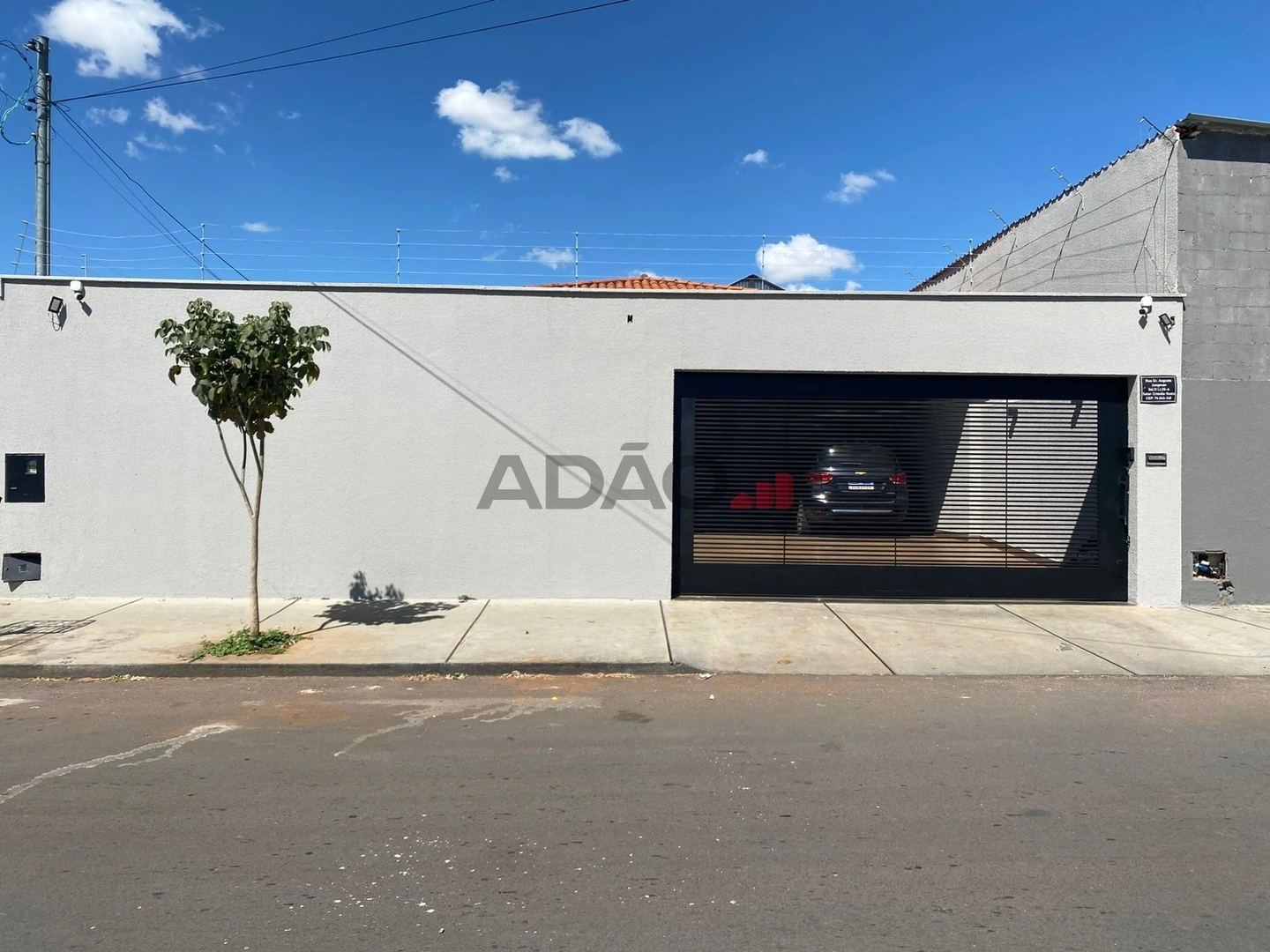 CASA Casa de Rua com 3 Quarto(s) e 3 banheiro(s) à Venda, 252.00 por R$ 1290000.00 no setor Setor Criméia Oeste AD39482