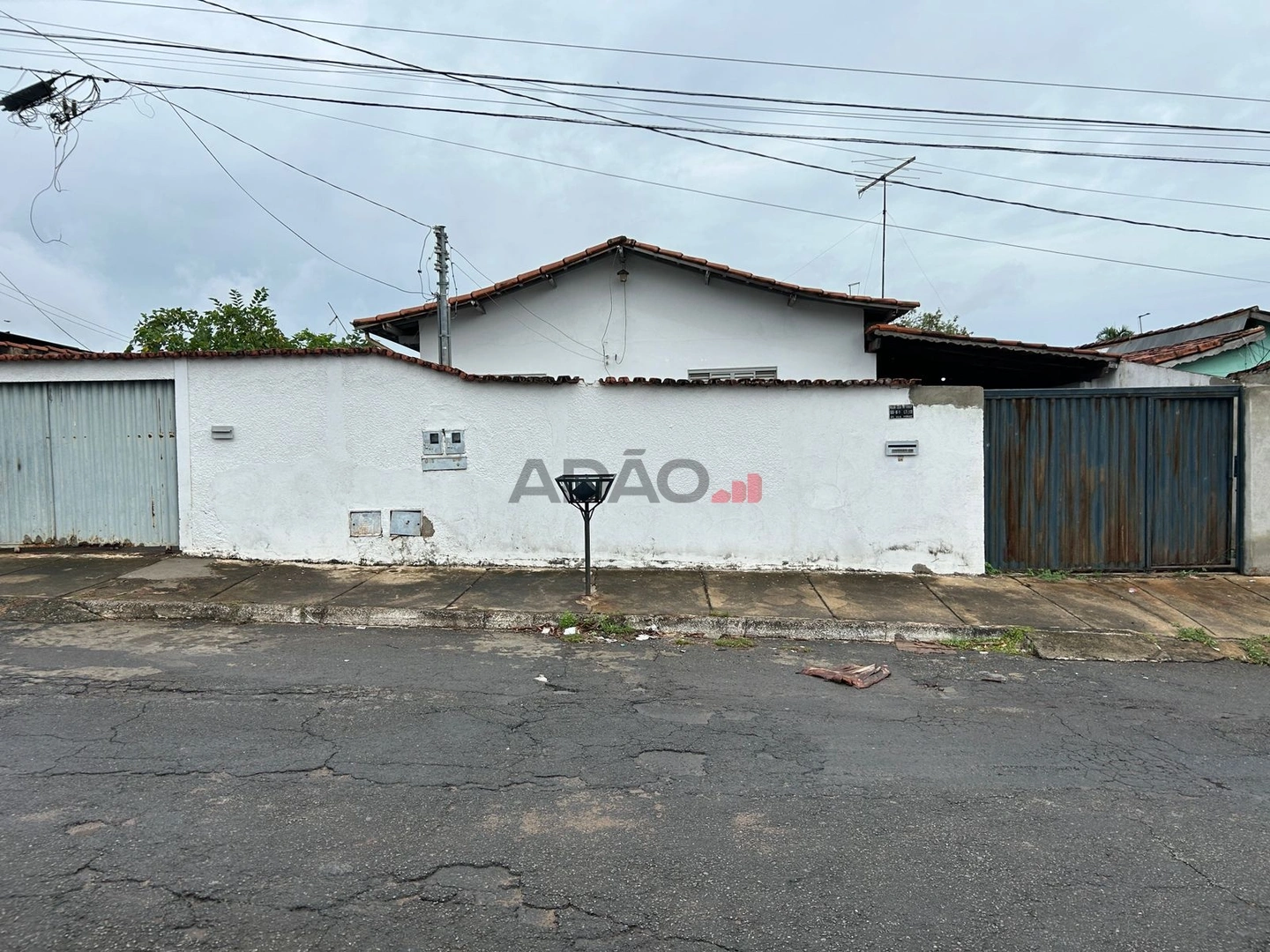CASA SETOR LESTE Casa de Rua com 3 Quarto(s) e 1 banheiro(s) à Venda, 178.00 por R$ 450000.00 no setor Vila Morais SL24938