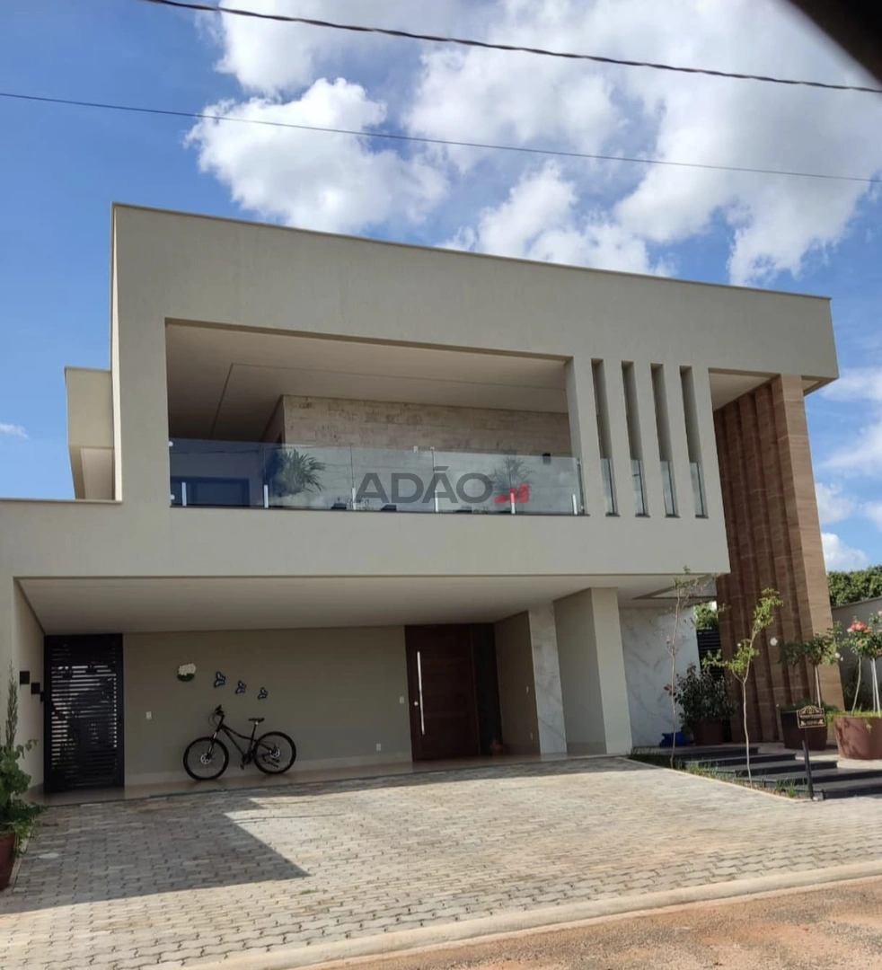 Vendo sobrado em condomínio fechado Casa em Condomínio com 4 Quarto(s) e 4 banheiro(s) à Venda, 341.00 por R$ 2300000.00 no setor Aldeia do lago VN31765