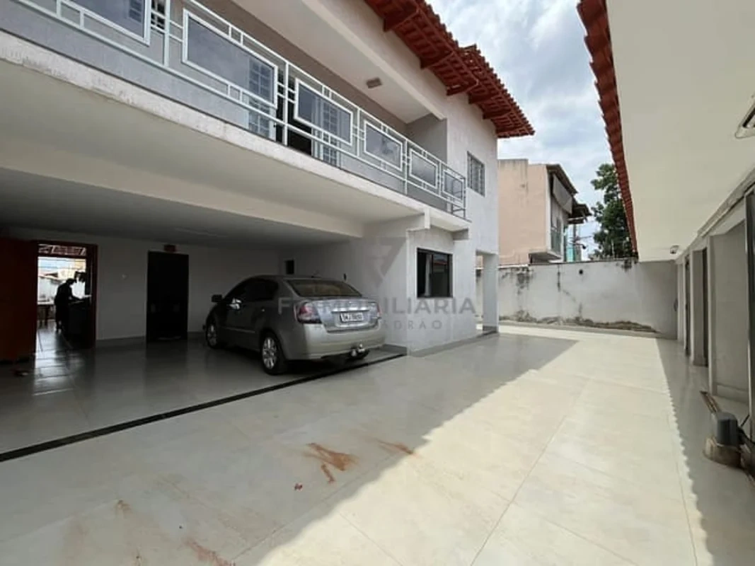 Sobrado à venda, 4 quartos sendo 2 suítes + 4 vagas de garagem,Goiânia 2, Goiânia, GO