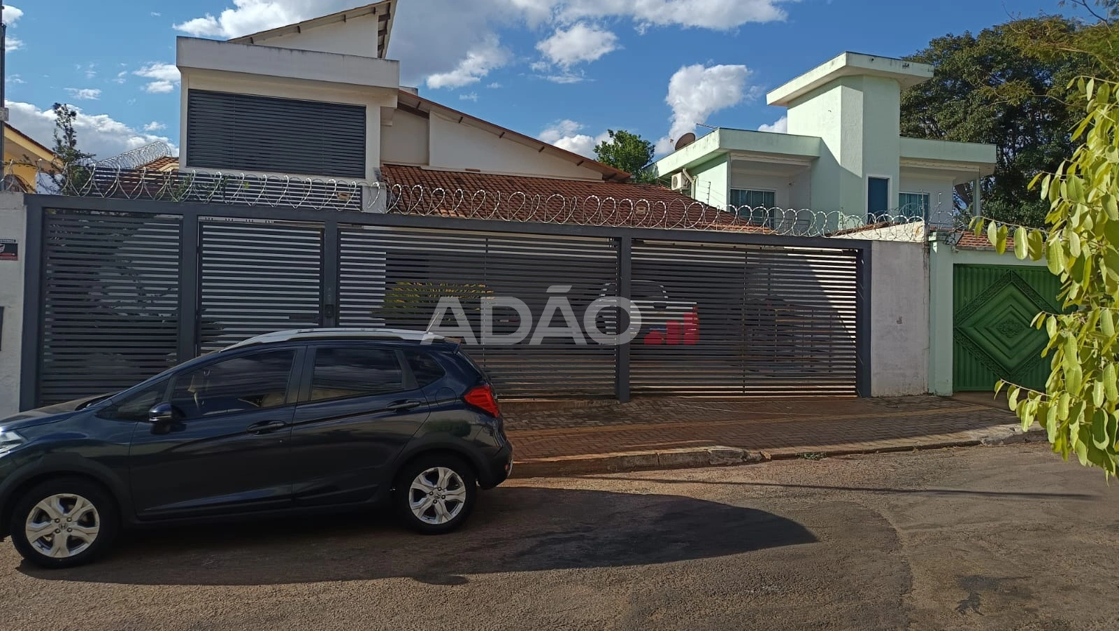 Senta Genoveva, Goiânia- Goias Sobrado com 5 Quarto(s) e 2 banheiro(s) à Venda, 330.00 por R$ 1600000.00 no setor Santa Genoveva AU41422