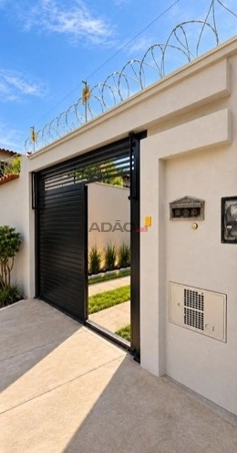 SANTOS DUMONT Casa de Rua com 3 Quarto(s) e 2 banheiro(s) à Venda, 94.00 por R$ 420000.00 no setor Setor Santos Dumont MS43634