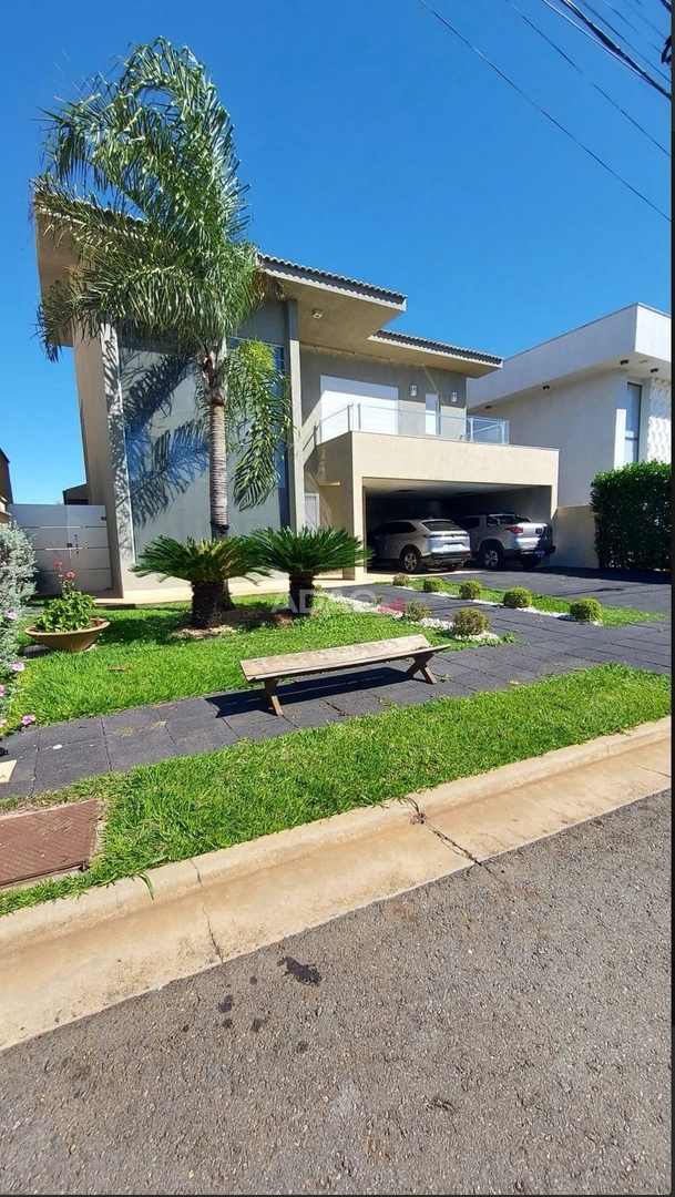 Sobrado no jardins Lisboa Casa em Condomínio com 4 Quarto(s) e 5 banheiro(s) à Venda, 284.00 por R$ 2550000.00 no setor Jardins Lisboa MS33275