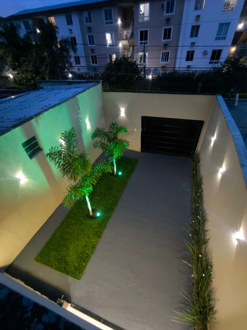 Vendo sobrado com área comercial na frente setor Itamaracá Goiânia
