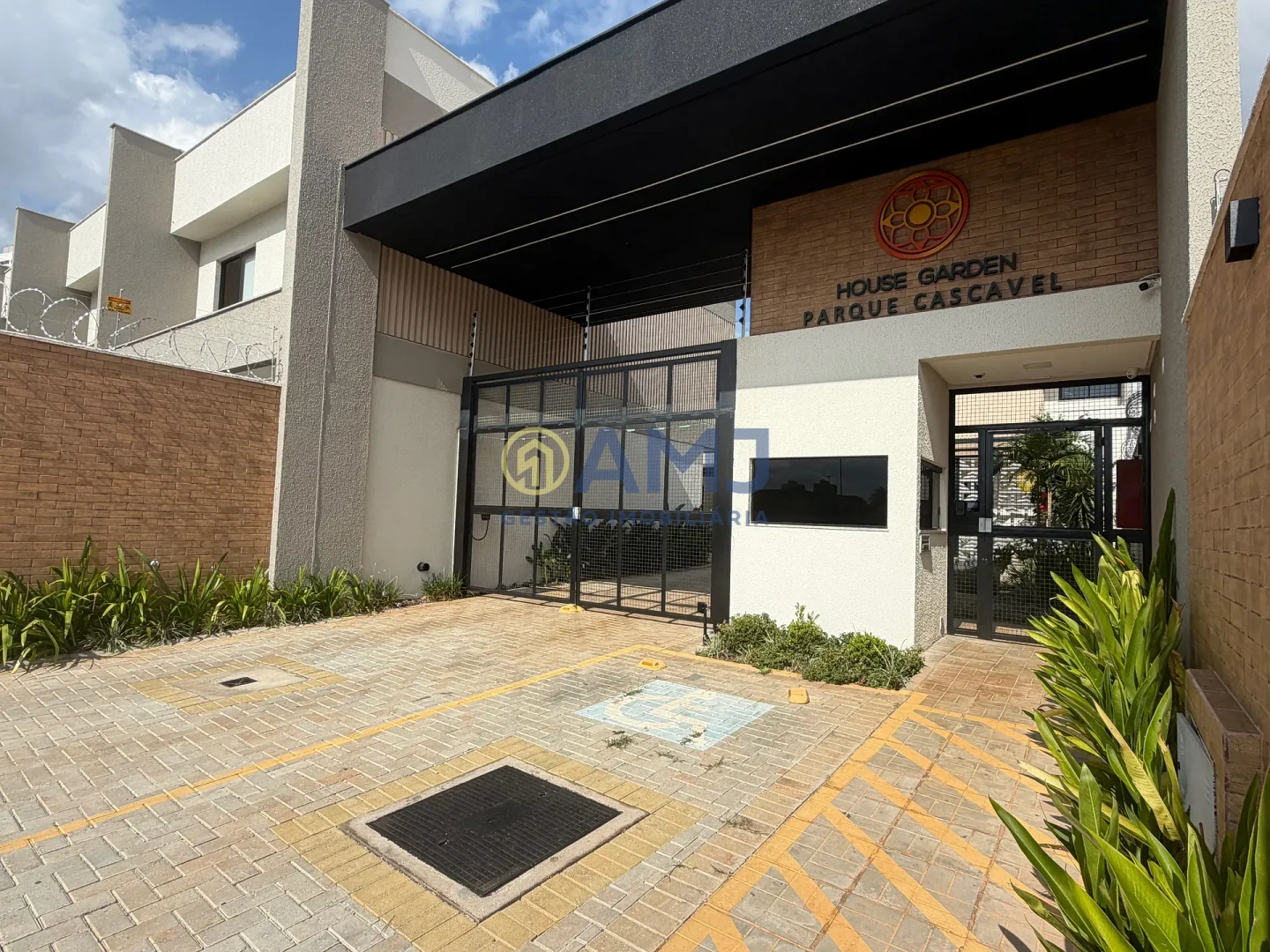 SOBRADO SEMI-NOVO À VENDA NO HOUSE GARDEN CASCAVEL | JARDIM ATLÂNTICO | GOIÂNIA