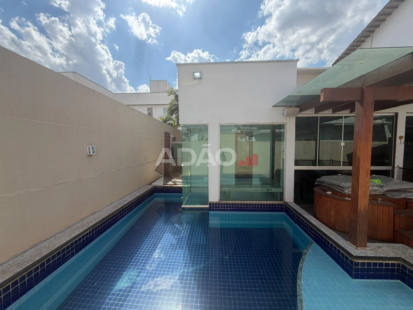 CASA GRANVILLE Casa em Condomínio com 4 Quarto(s) e 5 banheiro(s) à Venda, 380.00 por R$ 2490000.00 no setor Residencial Granville AX43096