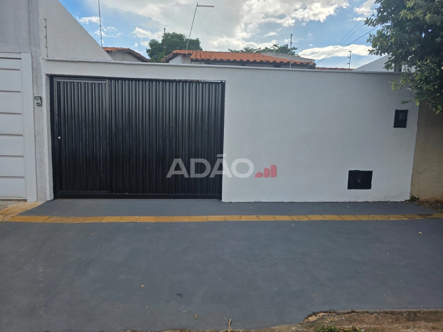 Casa no Residencial Ville de France Casa de Rua com 3 Quarto(s) e 2 banheiro(s) à Venda, 94.00 por R$ 350000.00 no setor Residencial Ville de France VN39264