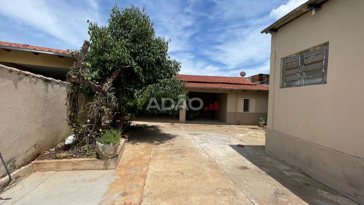 CASA DE RUA Casa de Rua com 4 Quarto(s) e 2 banheiro(s) à Venda, 295.58 por R$ 1300000.00 no setor Setor Norte Ferroviário AD34448