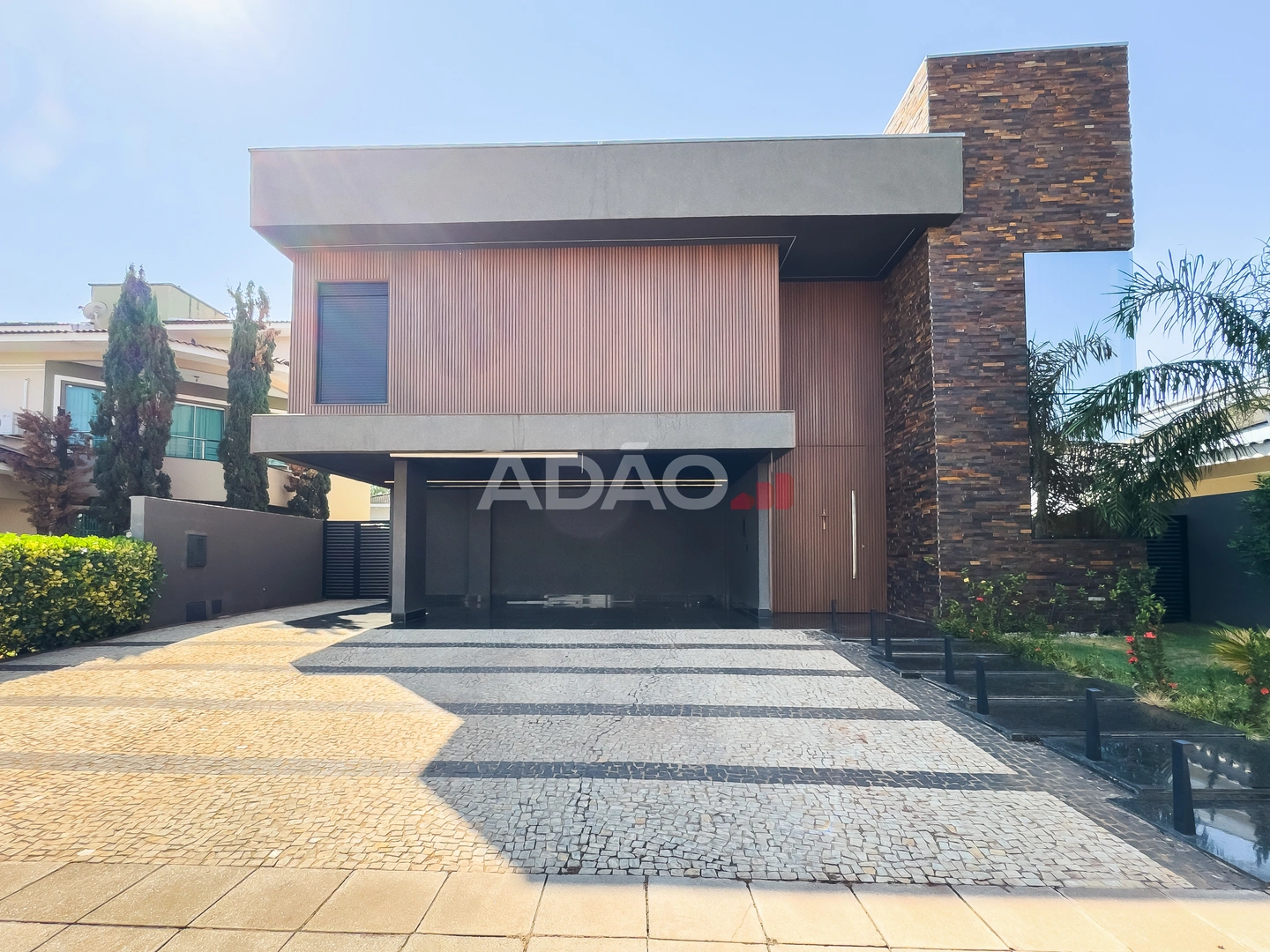 Sobrado no Residencial Granville Casa em Condomínio com 5 Quarto(s) e 6 banheiro(s) à Venda, 333.00 por R$ 4200000.00 no setor Residencial Granville AP42952