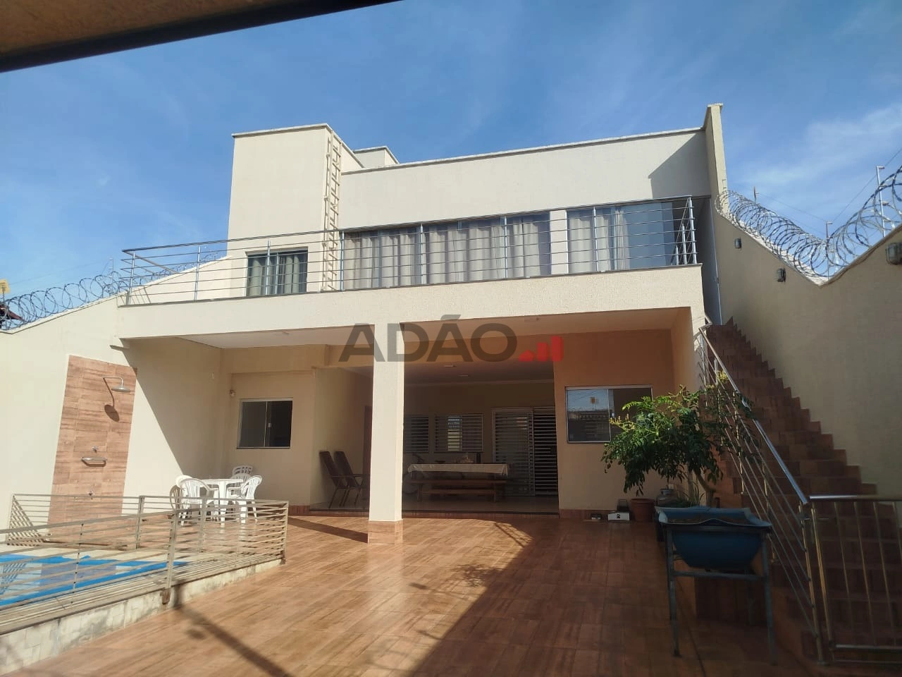 ÓTIMO SOBRADO 4Q RECANTO DAS EMAS Sobrado com 4 Quarto(s) e 3 banheiro(s) à Venda, 249.44 por R$ 680000.00 no setor Residencial Recanto das Emas AD39732