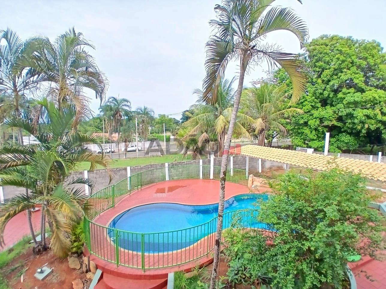Sobrado com 4 quartos sendo 2 suítes, no Condomínio Parque dos Cisnes na Go-080 saída para Nerópolis,prox ao Cond Toscana. Casa em Condomínio com 4 Quarto(s) e 5 banheiro(s) à Venda, 1364.00 por R$ 1785000.00 no setor Condomínio Parque dos Cisnes VN43533