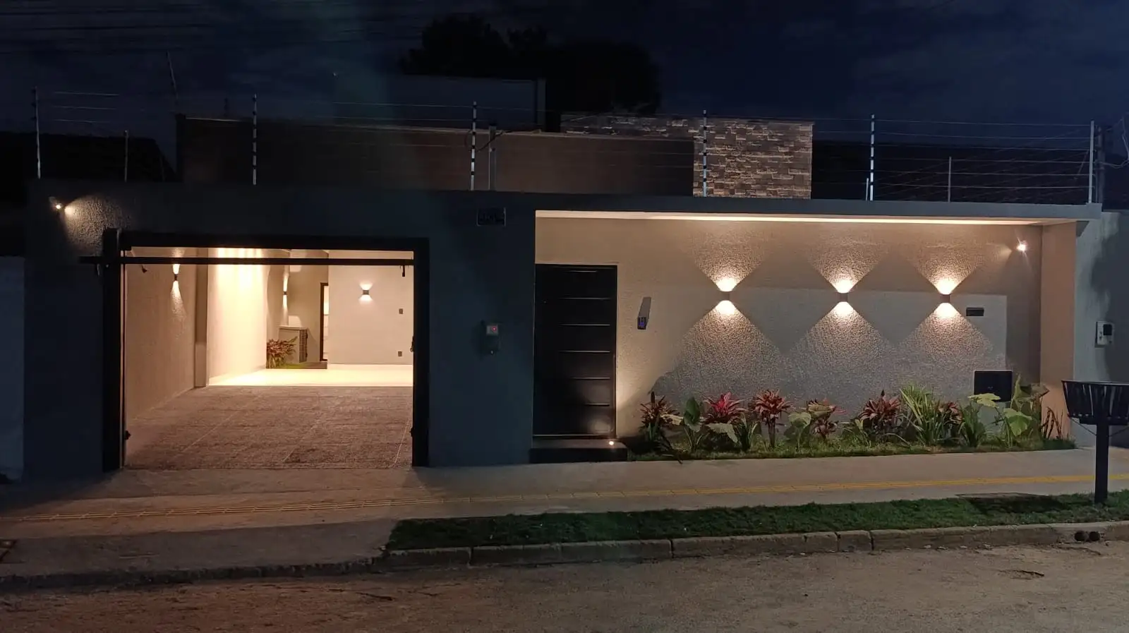 Imagem do imóvel 1 de 27 (+1 ocultas)
