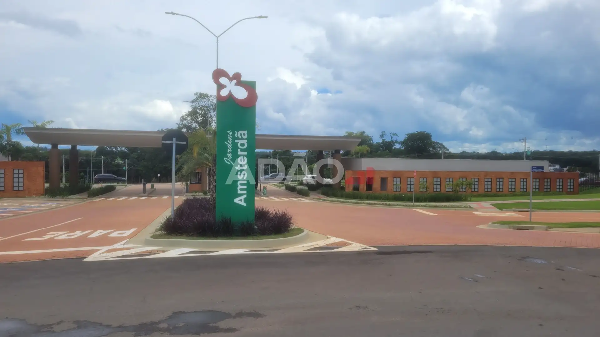 Imagem do imóvel 1 de 17 (+1 ocultas)